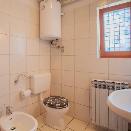 Ester ゲストハウス 3*