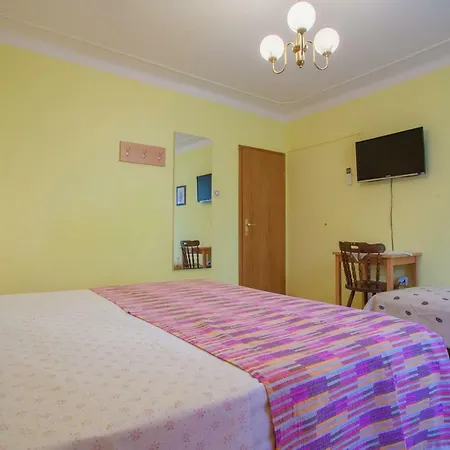 Ester 3* Cres