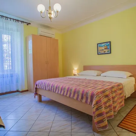 Ester 3* Cres