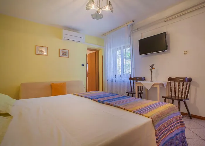 Guest house Ester 3*