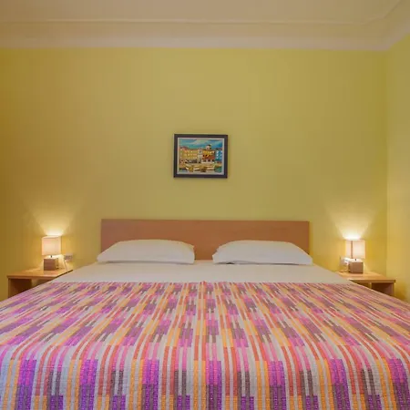 Ester Guest house Cres