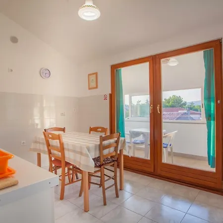 Ester 3* Cres